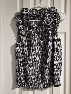 ​Valerie Bertinelli Sleeveless Ruffle Neck Smocked Hem Top Blue White L